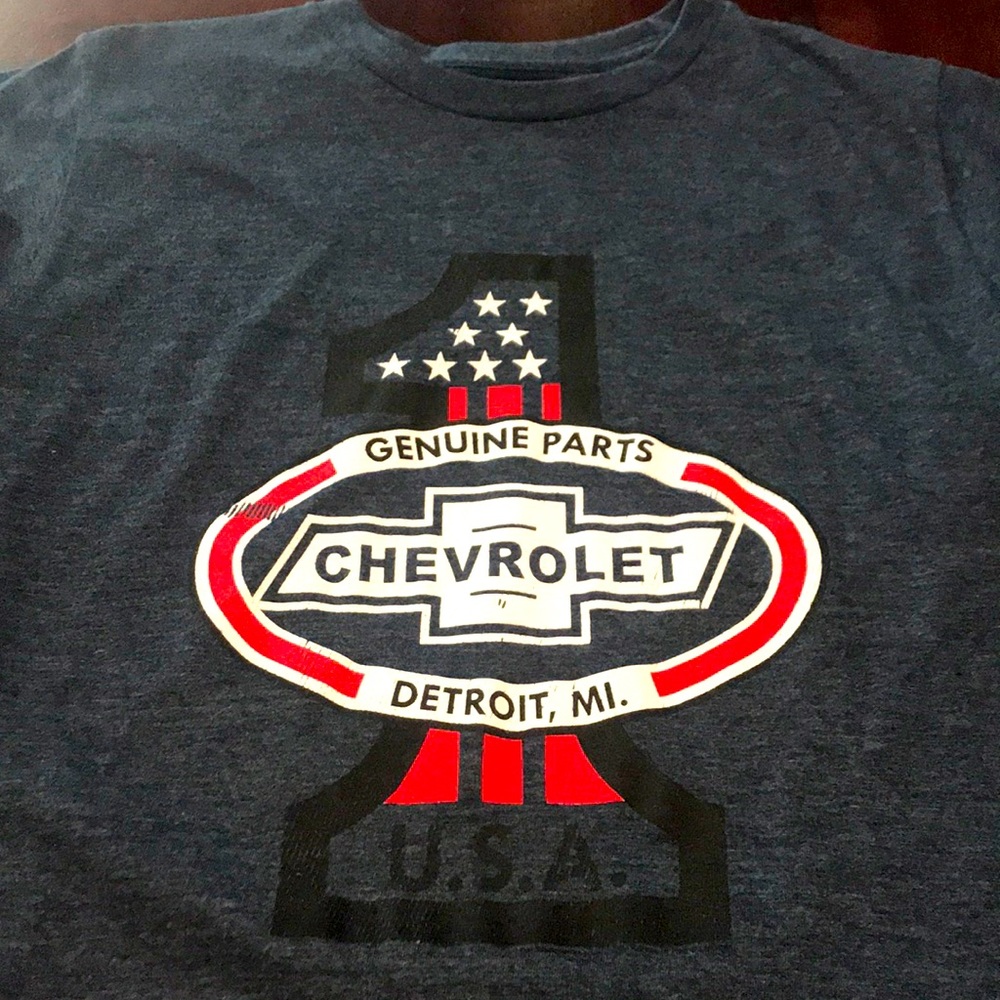 Men’s small Chevrolet shirt size Small